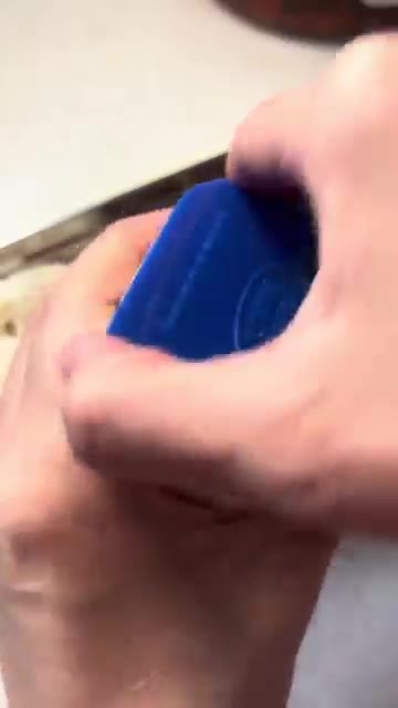 도시락 통에 김치를 담는다. — 프리랜서 떠시락 🍡