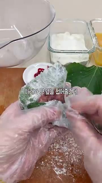 깨끗이 씻은 깻잎을 꼭지를 따고 앞뒤로 부침가루를 묻혀줍니다. 깻잎… — 간단한데 중요한 팁 깻잎전