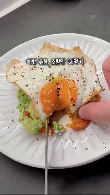 와플 기계로 감자를 노릇하게 굽는다. — 감자 와플 레시피
