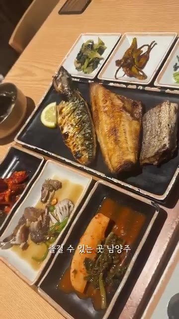 세 가지 종류의 생선구이와 제육볶음, 솥밥이 세팅되어 나옵니다. — 3가지 생선구이, 제육볶음, 솥밥을 인당 2만원대에? 남양주 드라이브 맛집