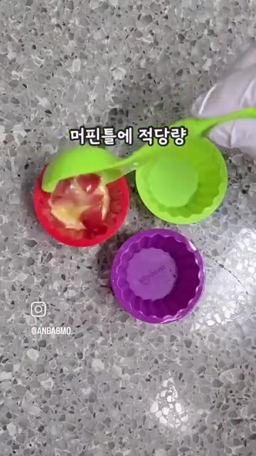 모든 재료를 잘 섞어줍니다. — 면역력 높이는 아기 간식 토마토 달걀 컵구이