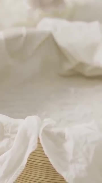 볼에 건식 찹쌀가루 375g을 담고 물을 부어 반죽해 주세요. 찹쌀… — 요즘 난리난 과일 찹쌀떡 정석 레시피