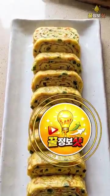 감자전분은 물에 먼저 풀어야 덩어리가 지지 않으며, 계란물을 붓기… — 계란말이에 맹물·우유 절대 넣지 마세요 🥚 일식집은 이거 하나로 안 터지고 촉촉하게 말아요 | 계란말이 황금레시피 꿀팁