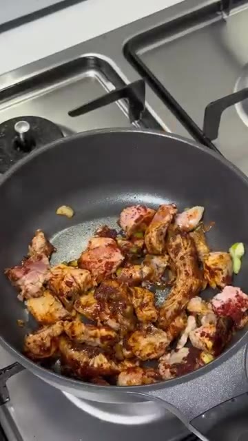 물 350ml를 붓고 고추장 1T, 다진 마늘 1T, 다시다 가루… — 밥 두 공기 순삭하는 애호박찌개 레시피