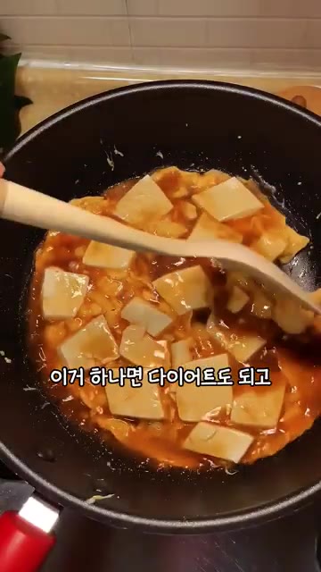 마지막으로 다진 파를 뿌려주면 맛있는 두부 계란 부침이 완성됩니다. — 다이어트 계란 두부 레시피 밥반찬 걱정될땐 이거