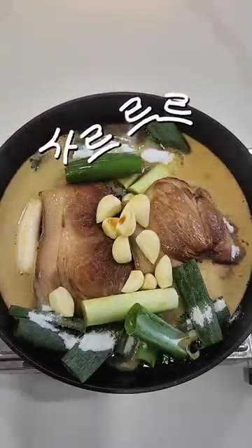 굴소스 1큰술을 넣고 잘 섞어준다. — 족발인가 수육인가? 간장 수육 레시피