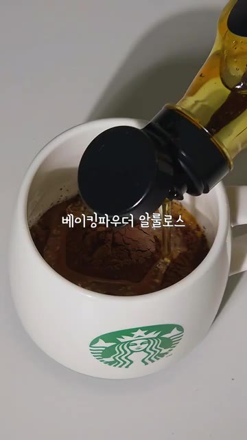 전자레인지에 30초씩 끊어서 총 2분간 돌려줍니다. — 컵 하나로 초코빵 만들기 레시피