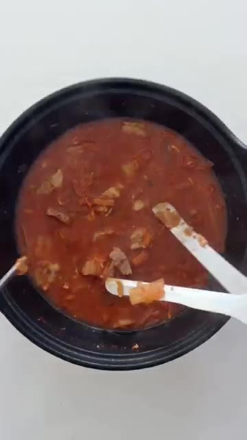 신김치 1컵~1컵 반, 고춧가루 1T, 설탕 1T, 다진 마늘 0.… — 새마을식당 7분 김치찌개 레시피