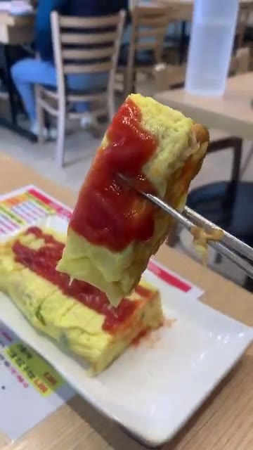 국물과 건더기를 섞어 먹는다. — 김뚜껑 부대찌개 검단 아라점