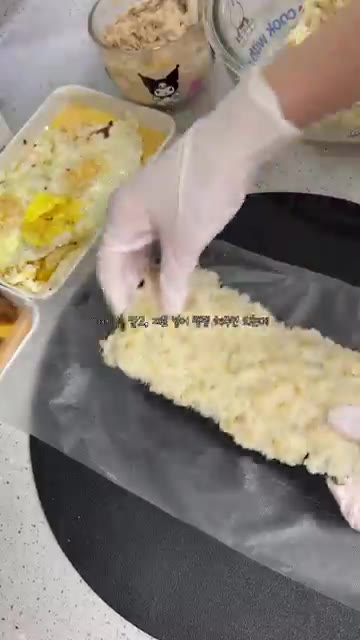 계란 프라이를 반숙으로 만들어 준비합니다. — 🍙🍔🤔 #집밥 #레시피 #food #delicious #밀프렙 #간단레시피 #cooking #간단요리 #요리 #밀프랩 #음식 #현실집밥 #yummy #도시락