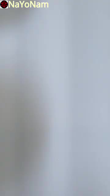 그릇에 소면을 담고 양념장을 부어 비벼준다. — 매콤달콤 비빔국수 만들기