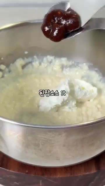 무화과를 4~6등분하여 웨지 모양으로 썰어 접시에 담는다. 연두부… — 무화과 먹고 30분 뒤에 배고팠던 분들 손! ✨🥭 #다이어트레시피 #무화과샐러드 #무화과디저트 #두부크림 #연두부