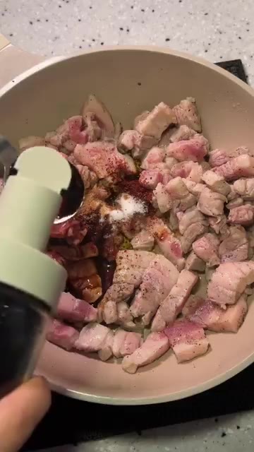 삼겹살이 어느 정도 익으면 고춧가루, 소금, 간장, 다진 마늘, 된… — 비 오는 날에는 삼겹애호박짜글이 최고