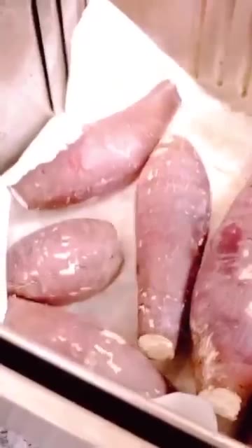 고구마를 뒤집어 다시 200도에서 15분간 돌린다. — 에어프라이어 꿀고구마 만들기