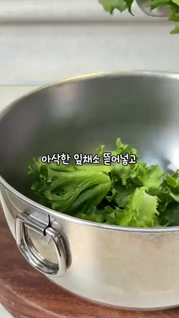 구운 단호박과 연근, 크림치즈, 호두를 넣는다. — 입 터짐 싹 잡는 구운 호박연근샐러드 ✨🌿