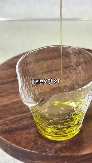 올리브 오일 2T, 화이트 발사믹 식초 1T, 아카시아 꿀 1T,… — 구운 단호박 브리치즈 샐러드 레시피