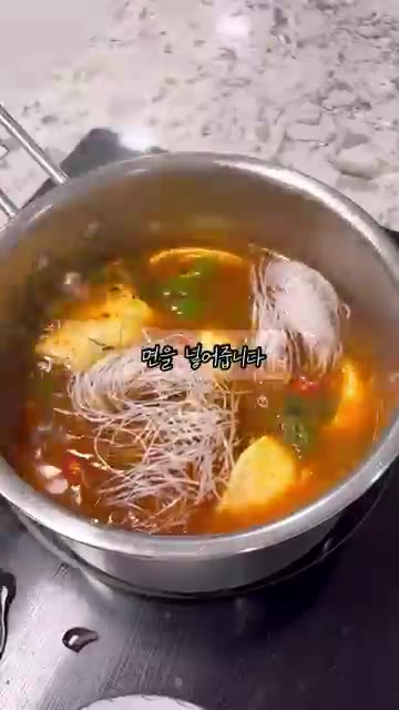 계란까지 넣고 익혀주면 완성입니다. — 라면 대신 다이어트 해장 추천