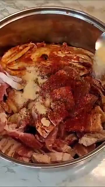냄비에 묵은지와 삼겹살을 넣고 간장, 맛술, 고춧가루, 설탕, 마늘… — 돼지고기 묵은지찜 레시피