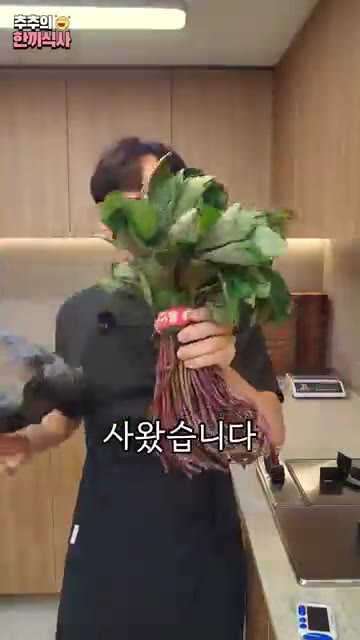 고구마 줄기를 깨끗이 씻어 folhas를 제거하고, 껍질을 벗겨 준… — 정겨운 반찬 '고구마줄기볶음' 레시피!