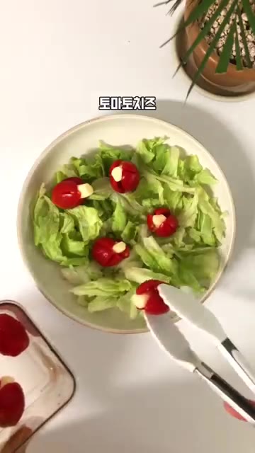 이렇게 만들어 두면 바로 먹기도 좋고 샐러드에 넣어 먹기도 편하다. — 아침에 샐러드 신박하게 먹는법
