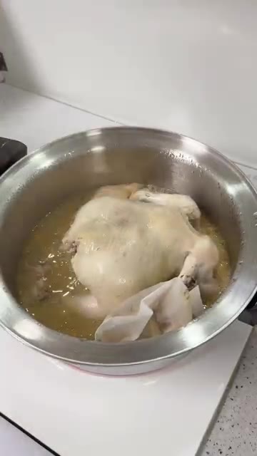 다시백의 티백과 다진 마늘을 건져냅니다. 건져낸 다진 마늘은 소스에… — 소스가 킥! 누룽지 백숙 레시피