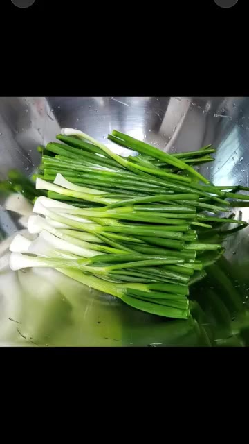 쪽파를 깨끗하게 씻어 준비한다. — 새콤달콤 입맛 돋우는 쪽파무침 레시피