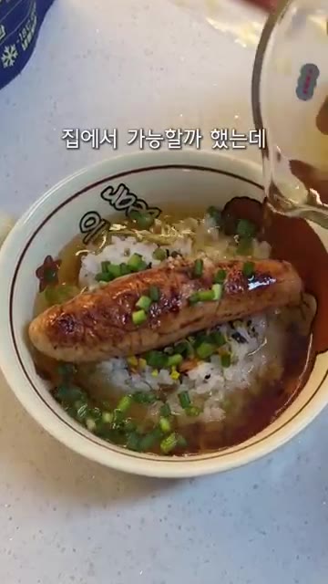 팬에 버터를 녹인 뒤 명란을 앞뒤로 노릇하게 구워줍니다. 뜨거운 물… — 집에서 명란 오차즈케 만들기