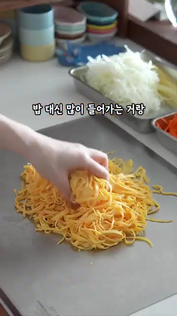 마요네즈 1큰술, 그릭요거트 1큰술, 알룰로스 0.5큰술을 넣고 잘… — 밥 빼야 더 맛있는 김밥