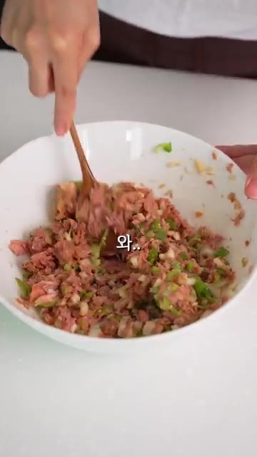 참치 비빔은 밥반찬으로도 좋고, 우동과 함께 비벼 먹어도 맛있다. — 명절 지나고 두둑히 만드세요