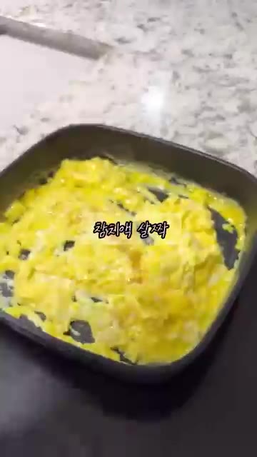 간장 1큰술을 넣고 참기름을 살짝 둘러 볶는다. — 백종원 황금 레시피 중국식 인기 메뉴