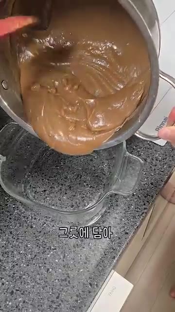 그릇에 담아 실온에서 식혀줍니다. — 우리 엄마 초간단 요리 수제 도토리묵!