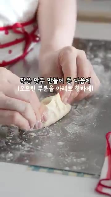 반죽을 랩으로 덮어 1시간 동안 1차 발효시켜 반죽이 두 배로 부풀… — 주걱으로 대충 섞어 만든 구름모닝빵...촉촉 퐁신🤍