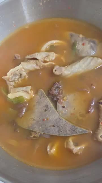 얼큰 순대국밥을 그릇에 담아 완성한다. — 초간단 5분 요리 얼큰 순대국밥
