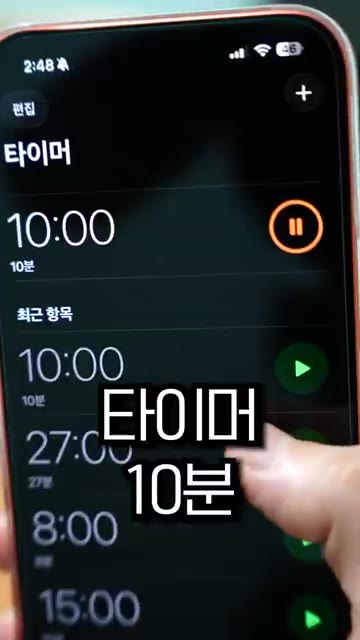 부대찌개 내용물을 냄비에 넣고 물 450ml를 부어줍니다. — 장사의 신 부대찌개 10분 완성
