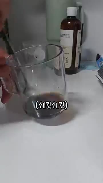 참치두부고추장을 넣고 볶다가 간장, 굴소스, 참치액젓을 섞은 소스를… — 고시원 참치두부볶음밥 (feat. 참두고)