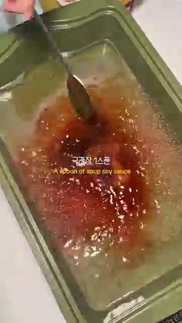 냄비에 물과 코인 육수를 넣고 끓으면 고춧가루, 설탕, 국간장, 고… — 얼큰 버섯 샤브샤브 (집에서 등촌처럼 즐기기)
