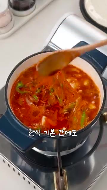 만능간장의 핵심은 국간장을 베이스로 잡는 것입니다. 이렇게 하면 나… — 만능간장 만들기: 4:2:1:1 비율로 요리 초보도 쉽게!