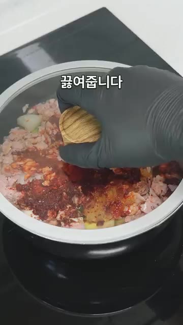 고추장 2큰술, 고춧가루 2큰술, 진간장 3큰술, 알룰로스 1큰술,… — 스팸은 으깨서 넣으세요 국물까지 진한 감자짜글이