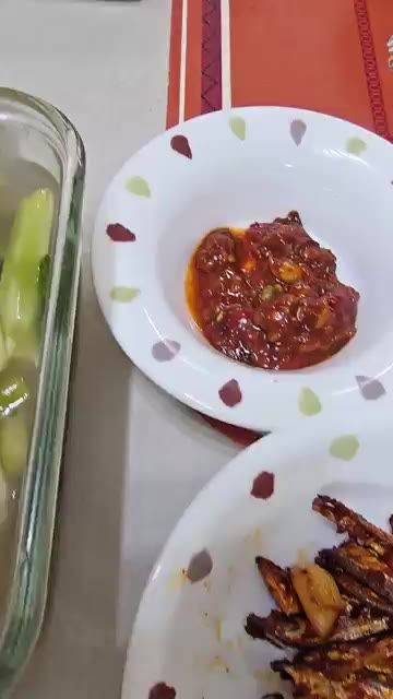 돼지고기와 호박을 넣고 끓인 찌개를 보여준다. — 26년 가을 집밥일기: 호박돼지찌개, 아욱국, 여수갓김치, 김치전 등