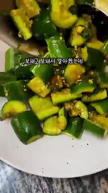 골고루 버무려주면 맛있는 오이무침 완성입니다. — 탕탕 오이무침 레시피