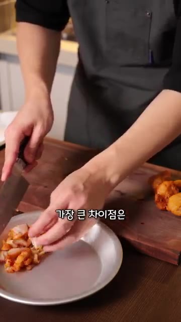 가라아게 5개를 밥 위에 올리고, 2개는 큼직하게 썰어 토핑용으로… — 집에서 한솥 치킨마요 따라하는 법
