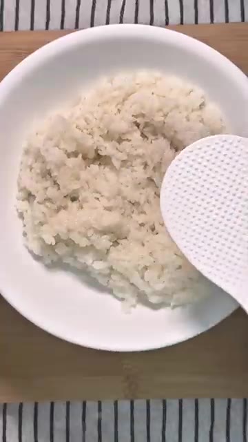 참치캔의 기름을 빼고 볼에 담아 마요네즈 2큰술, 맛소금 약간을 넣… — 다이어트할 때도 좋은 오이참치김밥 레시피