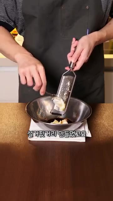 진간장 1큰술, 설탕 1큰술, 마요네즈 1큰술, 다진 마늘 1알을… — 고오급 간장계란밥