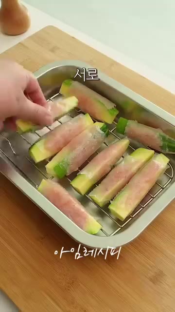 서로 붙지 않도록 기름을 살짝 발라주세요. — 이자카야 사장님도 반할 겉바속촉 끝판왕 안주
