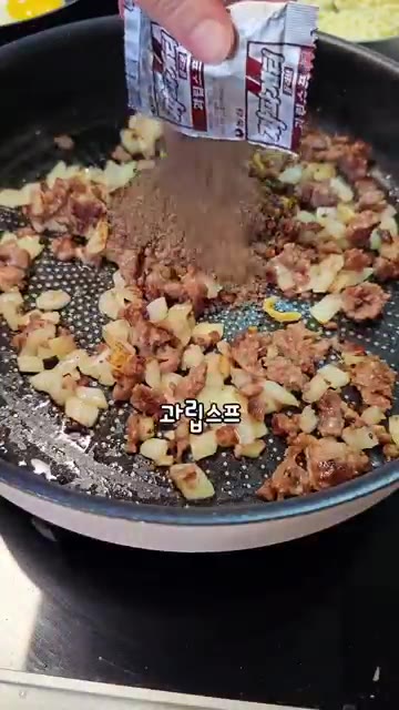 분말스프, 후레이크, 조미 올리브유, 고춧가루 1T, 간장 1T를… — 함박유니짜장✨️