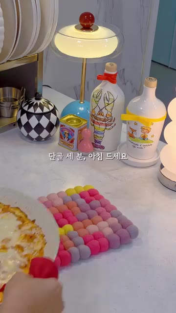 뚜껑을 덮고 치즈가 녹을 때까지 약불에서 익힌다. — 아는 맛이 제일 무서운 법 🧀 치즈 폭탄 김치볶음밥