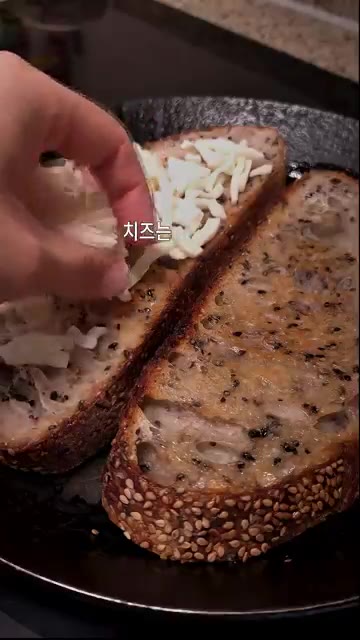 구운 토마토 껍질을 벗기고 생크림 또는 우유와 파르미지아노 레지아노… — 토마토스프 & 할라피뇨 그릴드치즈 샌드위치