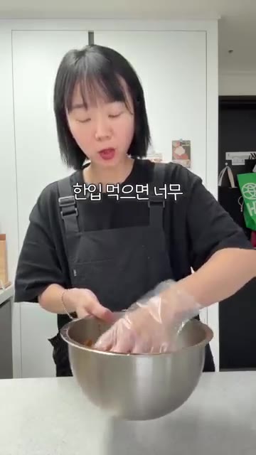 마지막으로 깨를 솔솔 뿌려주면 완성입니다. — 꼬들꼬들 씹히는 맛, 자꾸 생각나는 시골 반찬 오이지무침