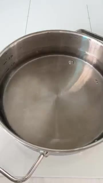 꽃게를 깨끗하게 손질한다. — 맛있는 꽃게찜 레시피