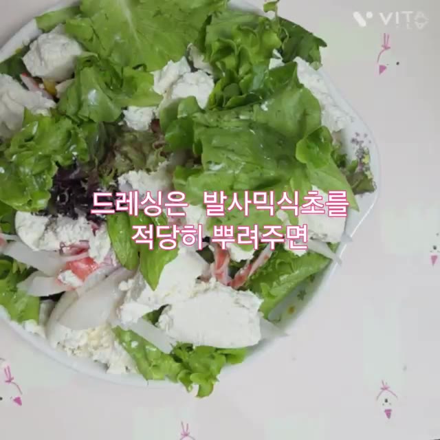 잘 굳은 리코타 치즈를 올려주세요. 드레싱은 발사믹 식초를 적당히… — 집에서 간단히 게살 리코타치즈 샐러드